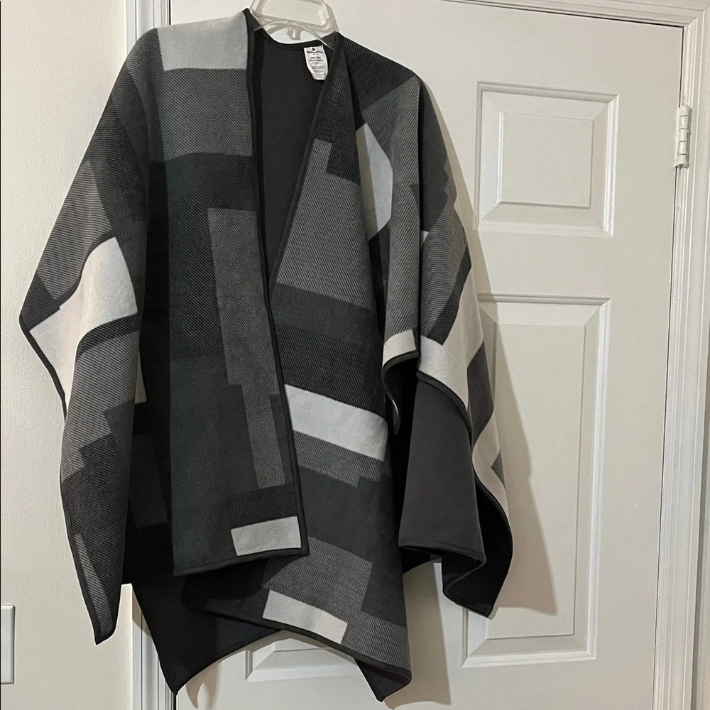 Reversible Woolrich Black & Gray Patterned Cape - Picture 4 of 15